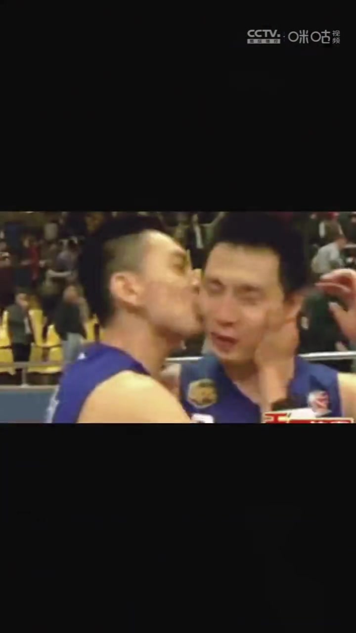 png电子关系好怎么都行！杨鸣卢伟复盘亲亲表情包：你太激动啦