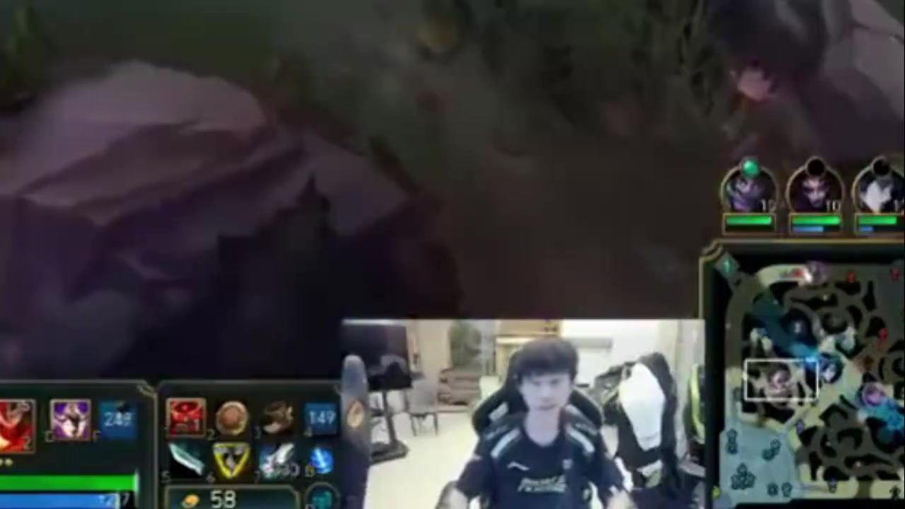 电子png游戏Doinb感慨职业现状：现在是真的没有新人了，我这种老头都能打