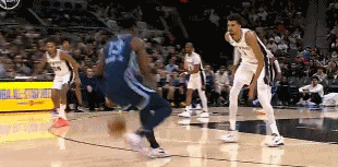 png电子官网明知山有虎🥵JJJ再次挑战文班亚马 又稳稳挨一帽