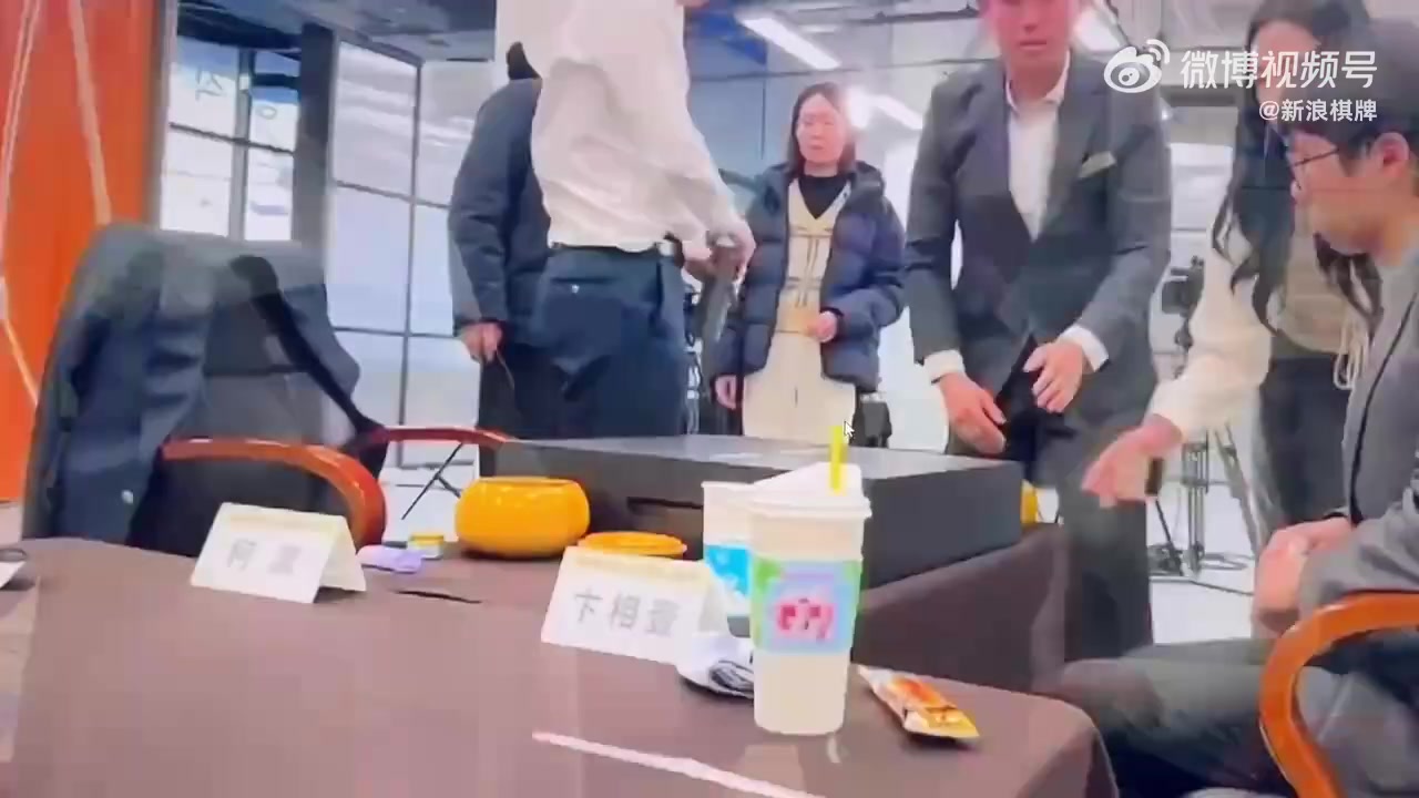 png电子平台像在噩梦中徘徊！柯洁直播哽咽：好几天吃不下东西，没睡过完整觉