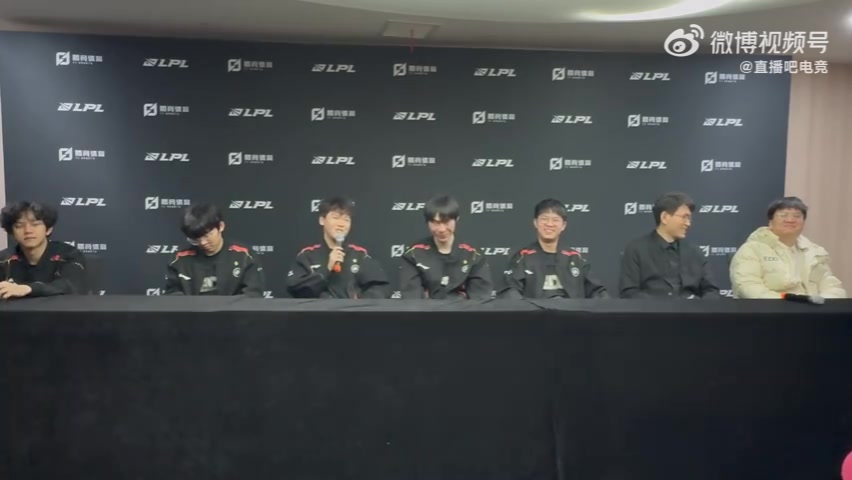 png电子官网Angel谈SOLO选盖伦原因：领队让我选的 面对近战英雄也不会吃亏