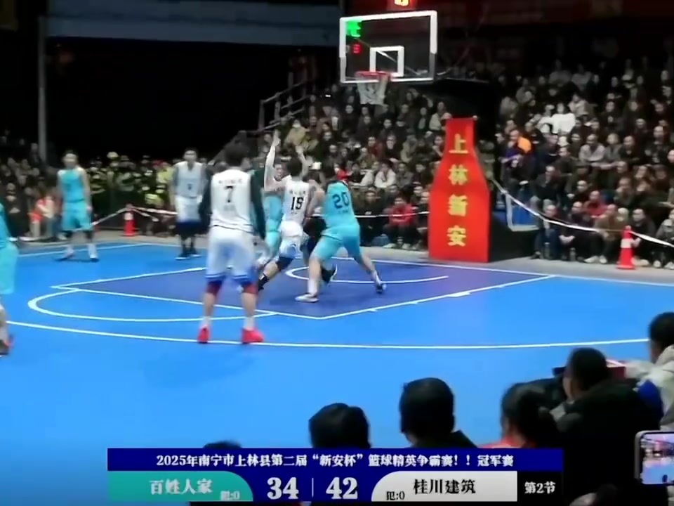 png电子脾气很大🔥野球场球员狂骂裁判 被吹技犯后拿球直接拿球砸