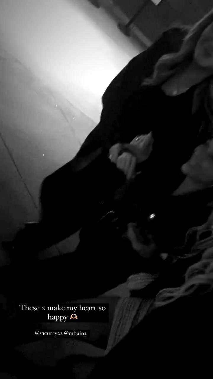 png电子平台嗨丝大长腿😍布林克全明星与保罗&赛斯-库里&库里母亲等人合影