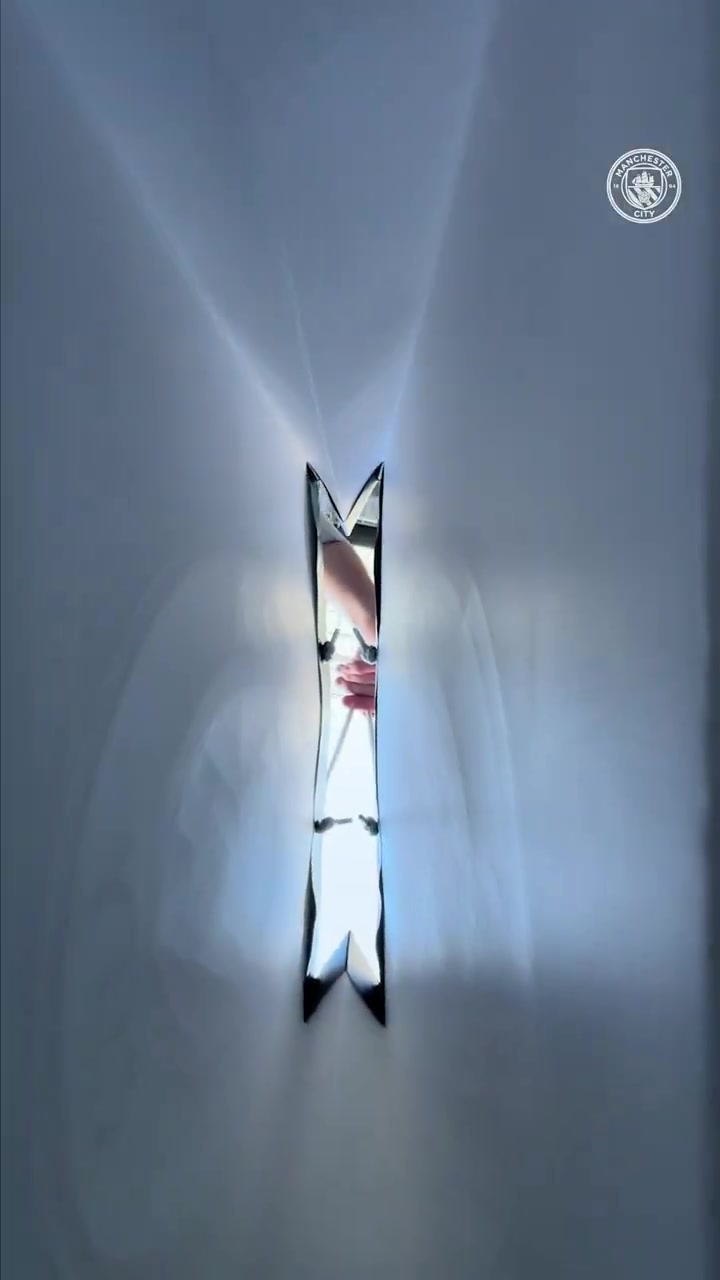 png电子官网总价2350万欧！曼城官方：19岁阿根廷中场埃切维里正式加盟球队