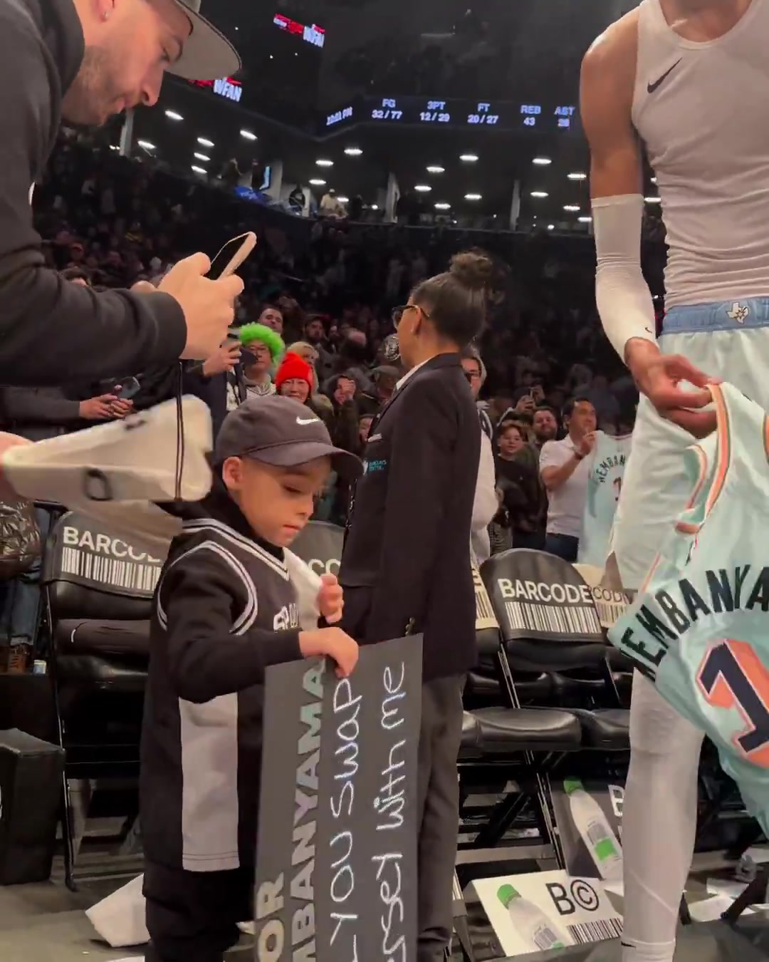 png电子网站卖了7万多！换文班球衣的小球迷的父亲起诉拍卖平台 要求撤回出售