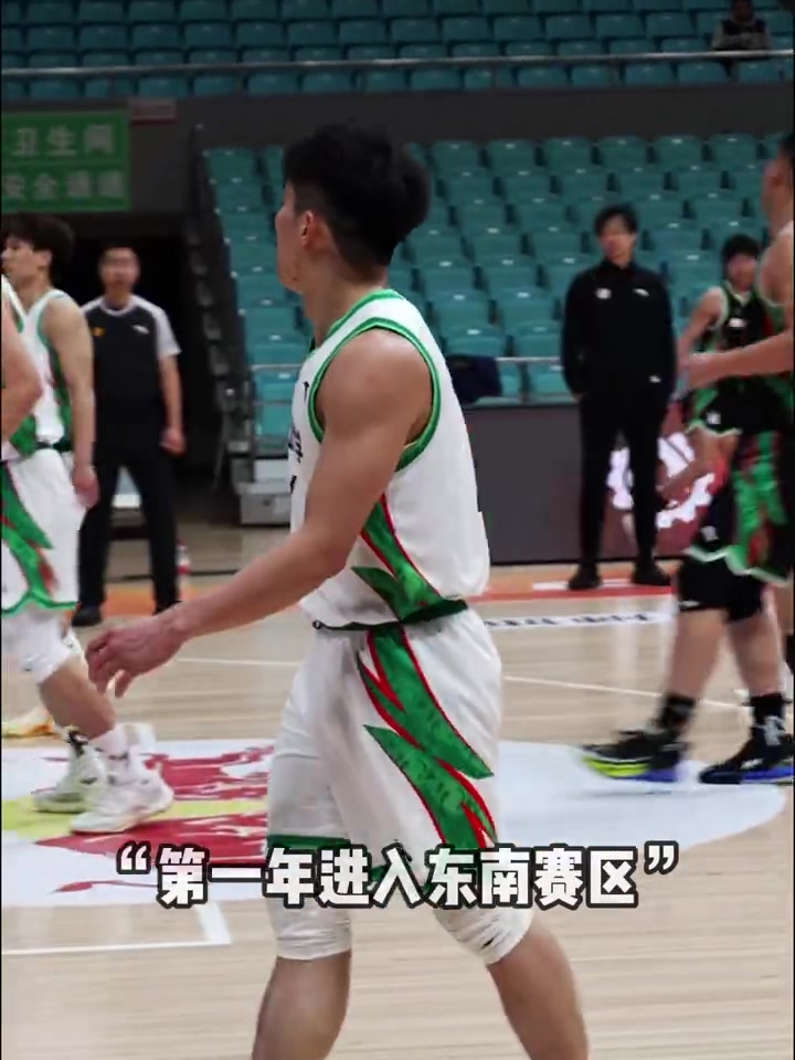 png电子平台👀深圳大学男篮大一新生殷俊杰！东南赛区最强小个新星！