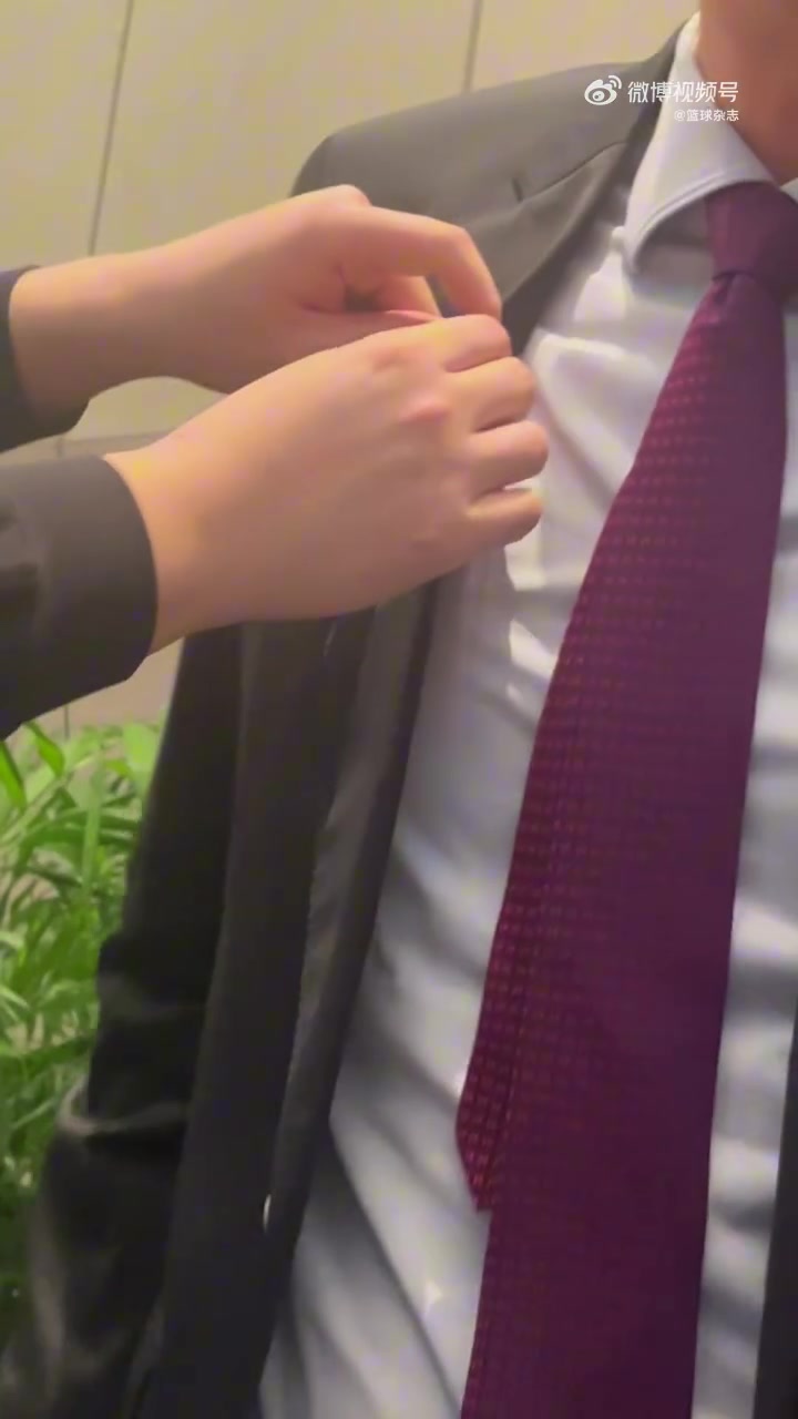 png电子官网腿有点受伤！巩晓彬：希望年轻球员不要浪费青春年华 打出高水平