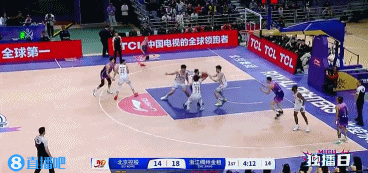 电子png游戏遮天蔽日！邹雨宸一路追防 高高跃起钉板大帽内姆哈德