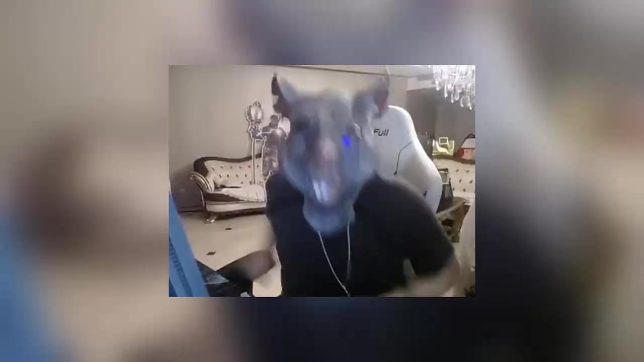 png电子下头？AJ看十月主持立马暴力发言：她腿好白啊！小龙堡都捂着嘴流口水🥵