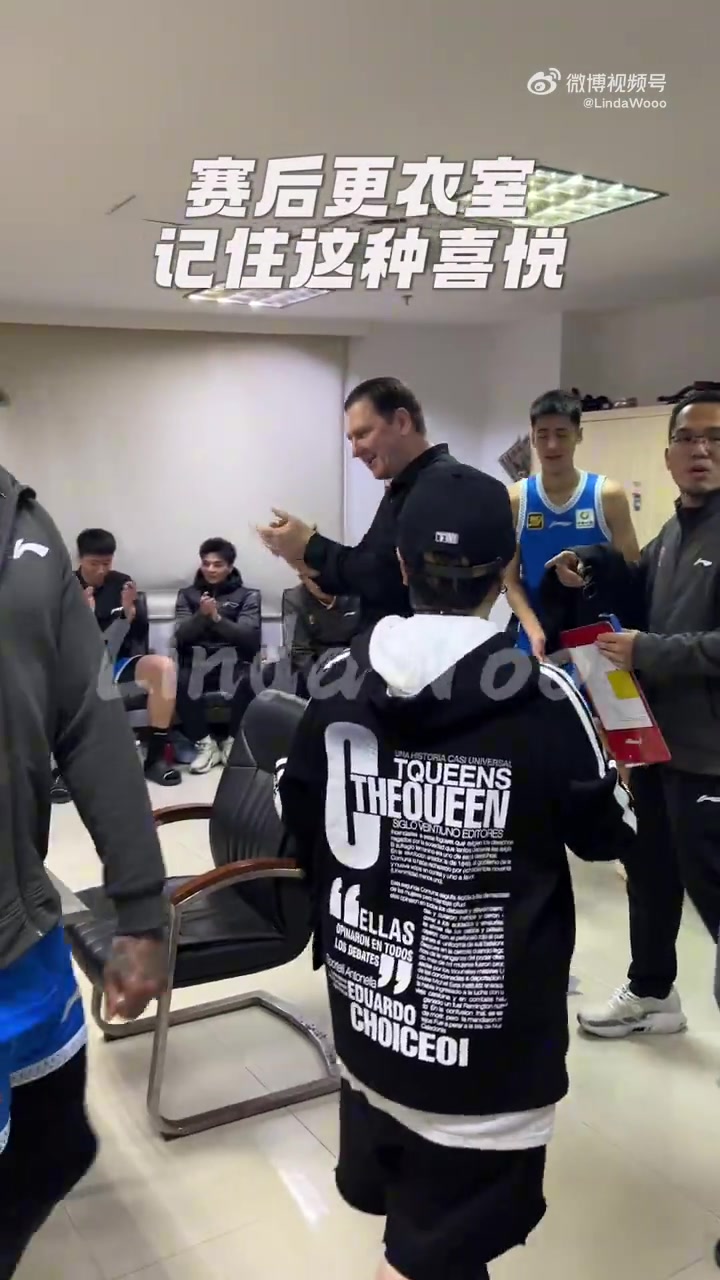 png电子网站力克积分榜第二位的山西！福建男篮在更衣室疯狂淋水庆祝