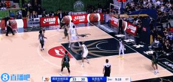 png电子官网👏主导防守反击！曾凡博大帽对手直接长传助攻陈盈骏得分