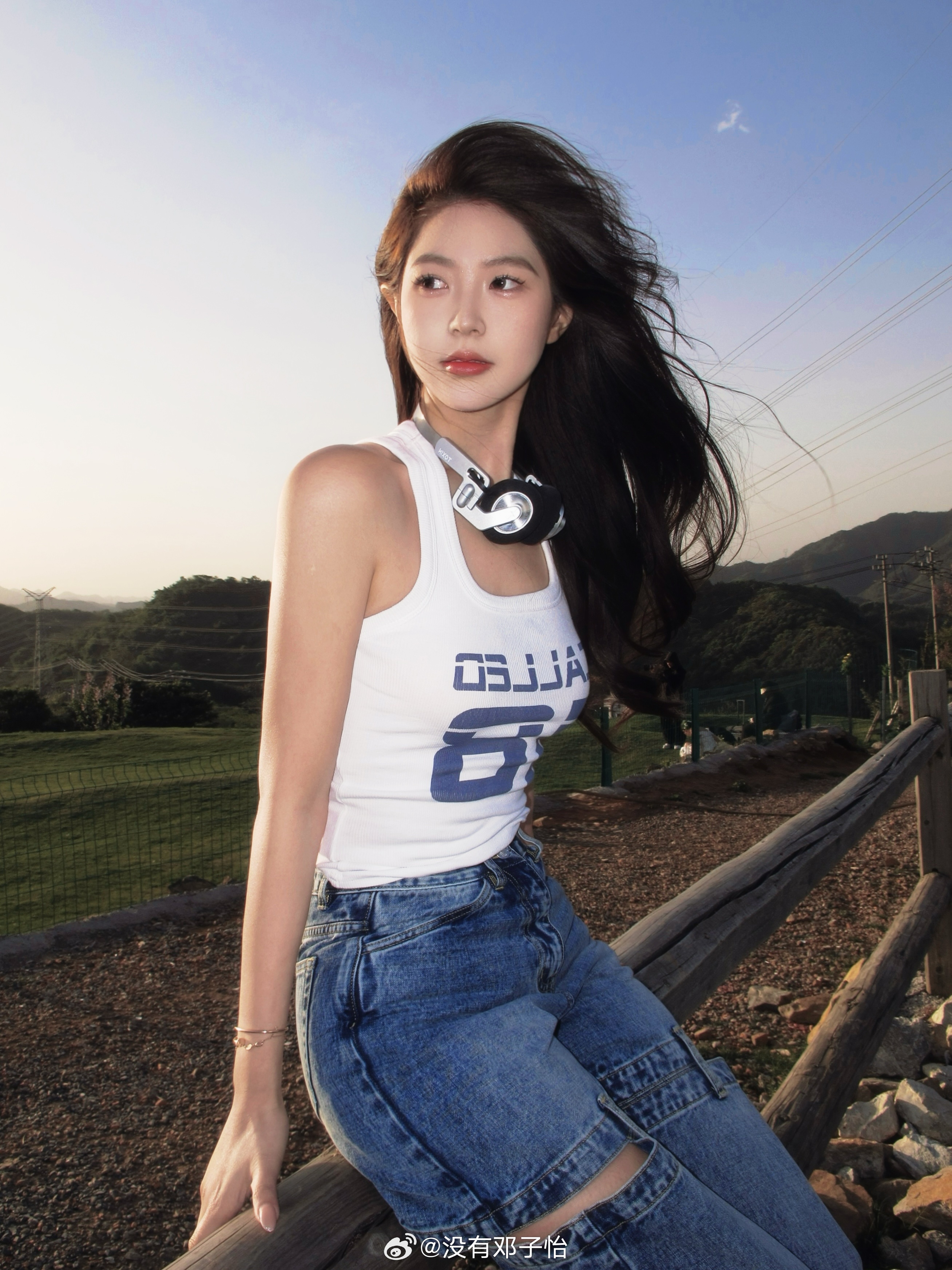 png电子火辣身材😍😍meiko女友邓子怡晒照：生命力溢出屏幕啦