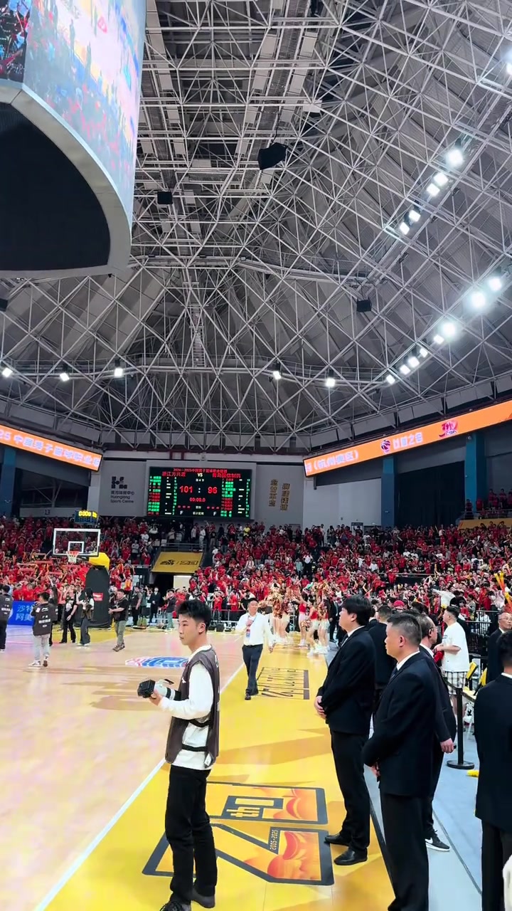 png电子平台孙铭徽：感谢我们的球迷不离不弃 我们会为了他们的热爱而战