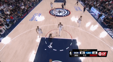 电子png游戏小阿德尔曼：这样显得我很呆😂！约基奇示意换人 教练赶紧照做~