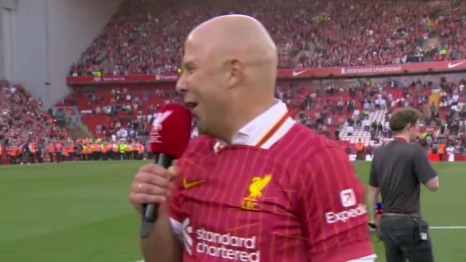 png电子投桃报李！克洛普退休前带头唱斯洛特之歌，今天斯洛特唱渣叔之歌