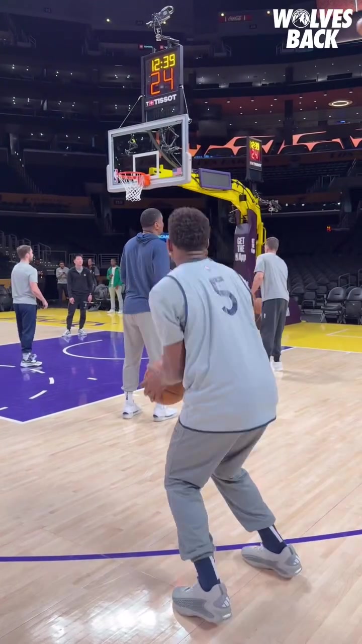 png电子平台今天要收系列赛？华子赛前热身 外线三分一个不丢！