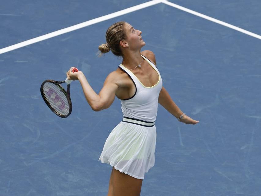 乌克兰网球名将与原俄罗斯选手赛场握手，发文称赞其更改国籍