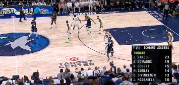 png电子网站玩火！爱德华兹连续出现失误 勇士利用反击连投带罚迫近比分