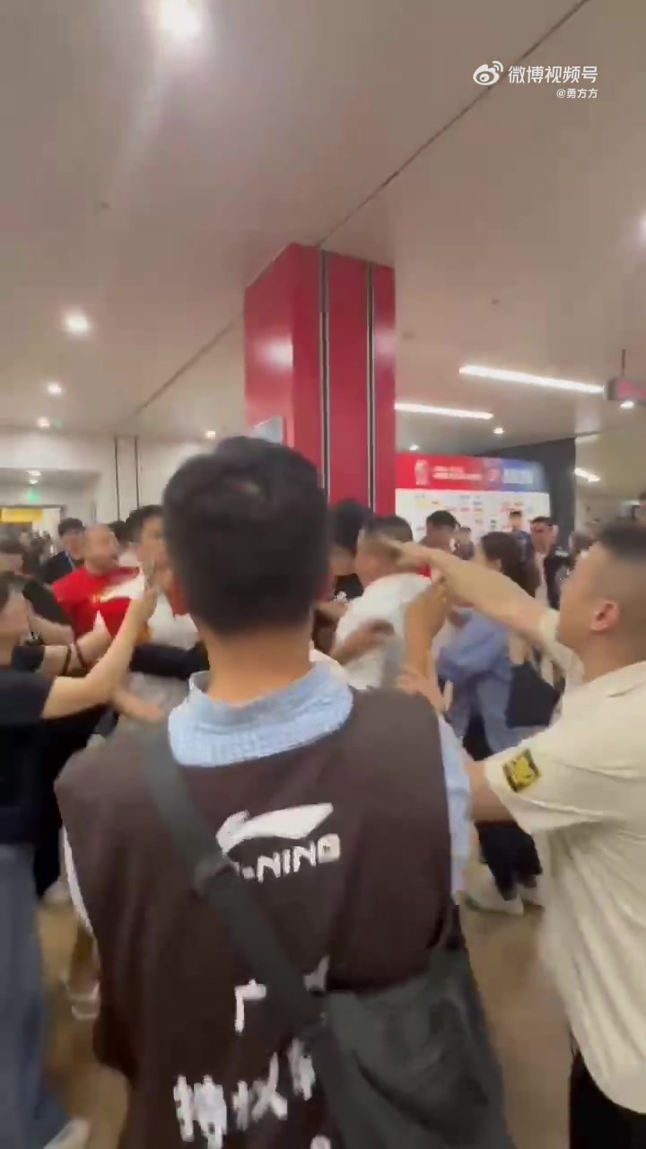 png电子媒体人：广厦赛区让球迷、球队、记者混在一起 这是重大安全隐患