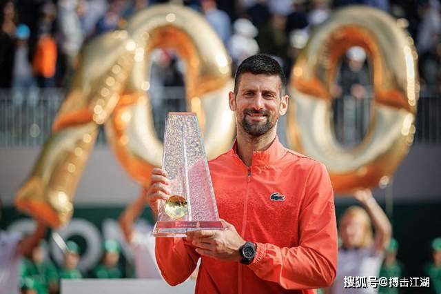 圆梦100冠！德约科维奇3盘逆转胡尔卡奇终于打破冠军荒，致敬传奇